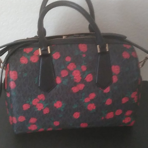 Micheal Kors purse - Picture 2 of 6